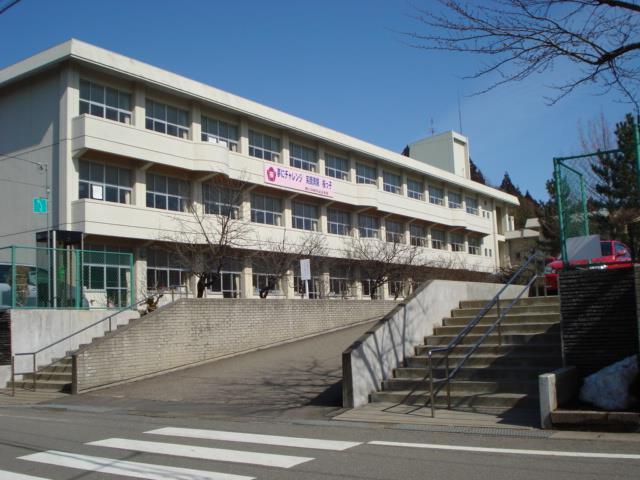 小学校　秋田市立桜小学校（小学校）まで754m