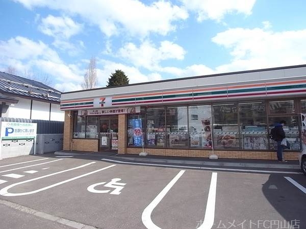 コンビニ　セブンイレブン札幌宮の森1条店（コンビニ）まで36m
