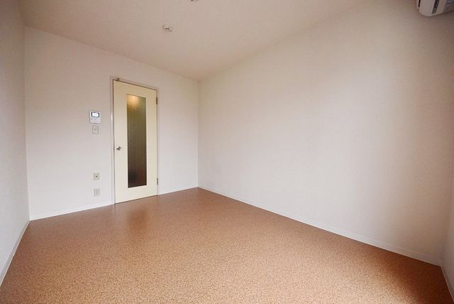 居室・リビング　★バストイレ別の1Kです★