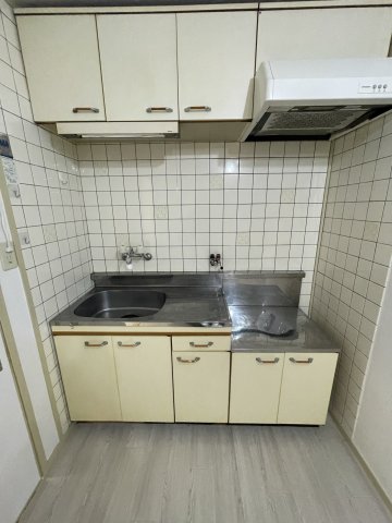 キッチン　イメージとして同マンション他部屋を表示しています