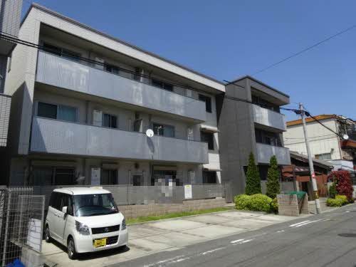 建物外観　敷地内駐車場あり