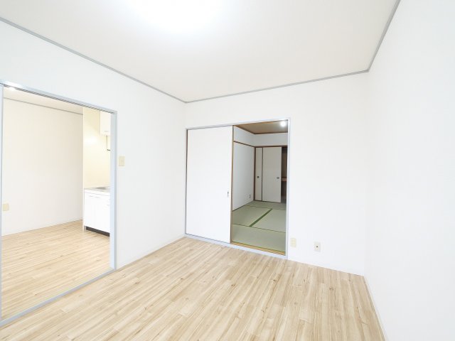 その他部屋・スペース　広くて明るい寝室