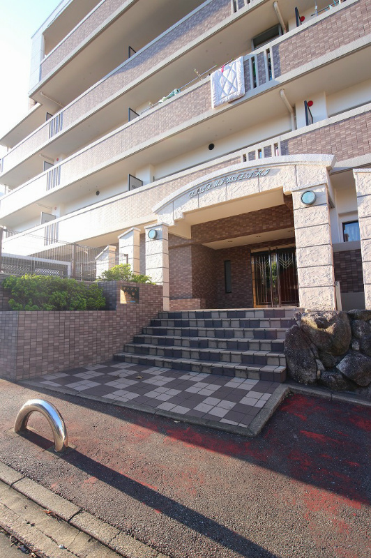 建物外観　エントランス　高宮駅までのアクセス良好です