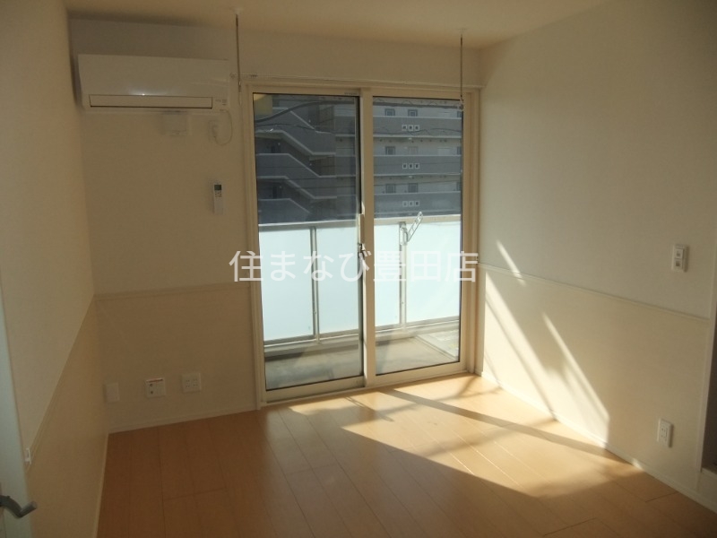 居室・リビング　同型別部屋写真