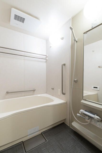 バス・シャワールーム　コンパクトで使いやすいお風呂です