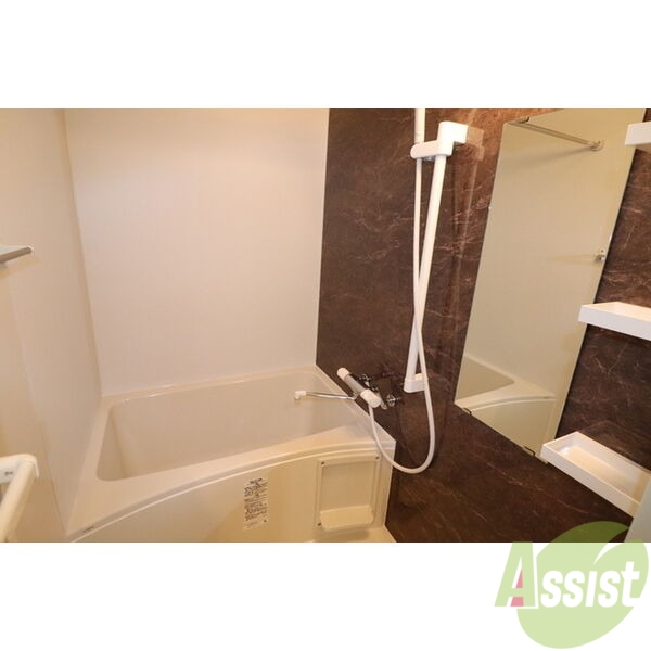 バス・シャワールーム　お風呂になります。一日の疲れを癒してくださいね。