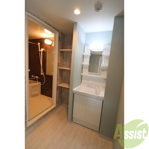 洗面設備　シャンプードレッサー。身支度はここでばっちりです。