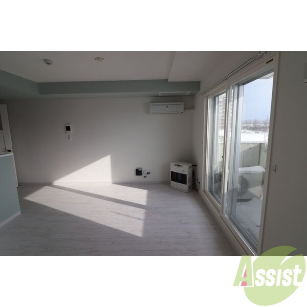 居室・リビング　広くてキレイなお部屋が広がっていて、充実した生活が送れそう。