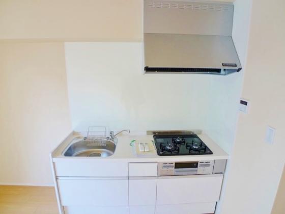 キッチン　ガスキッチン３口グリル付でお料理が楽しめます！