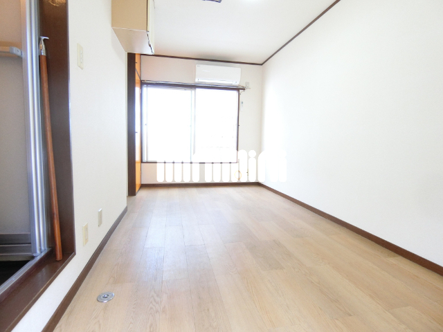 居室・リビング　明るいお部屋