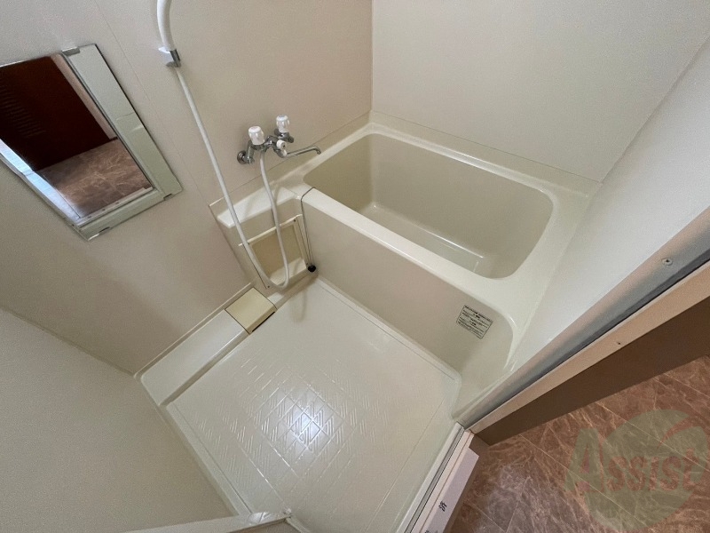 バス・シャワールーム　お風呂になります。一日の疲れを癒してくださいね。