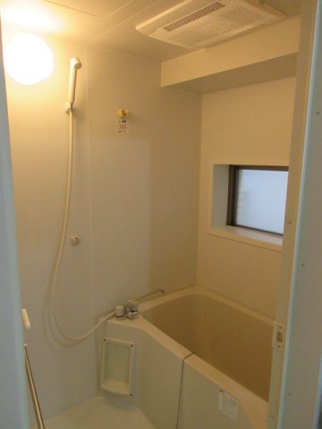 バス・シャワールーム　落ち着いた空間のお風呂です