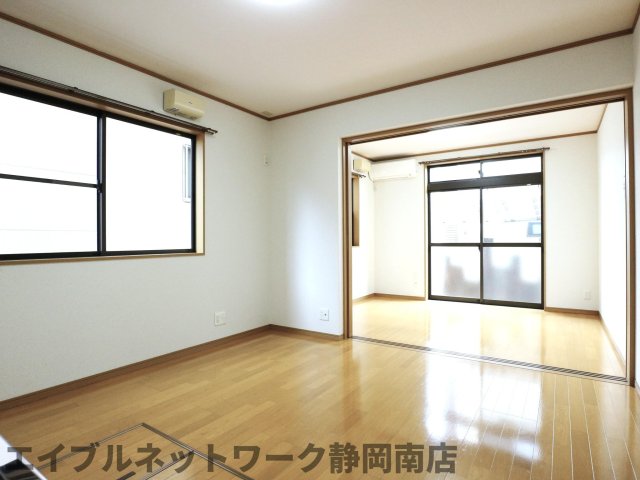 居室・リビング　居間です