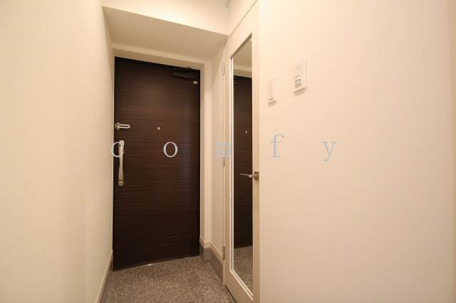 玄関　人感センサーライト付き玄関