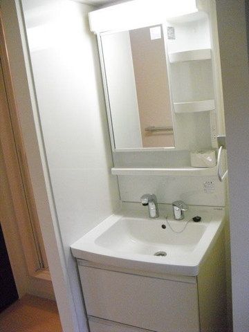 洗面設備　シャワー付洗面化粧台☆