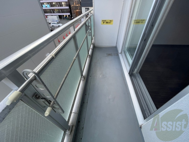 バルコニー　バルコニーは幅があり、広い印象を受けました。