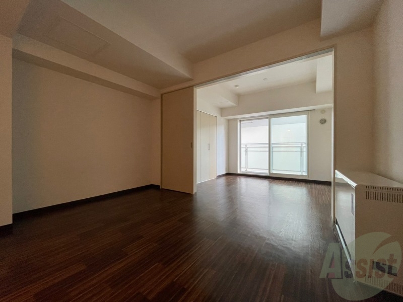 居室・リビング　リビングです。窓が大きくて明るいですね！