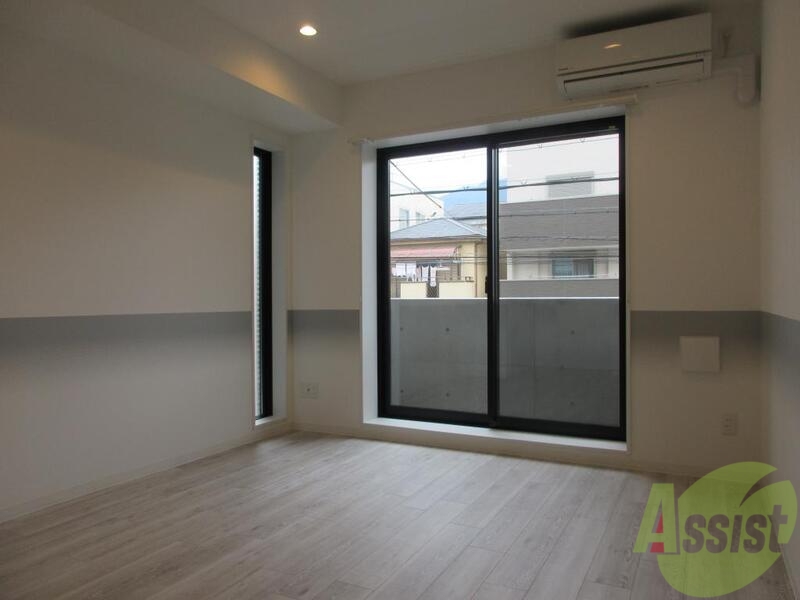 居室・リビング　広々してあかるいお部屋です。