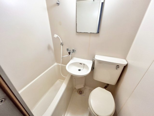 トイレ　※同物件別号室の写真になります