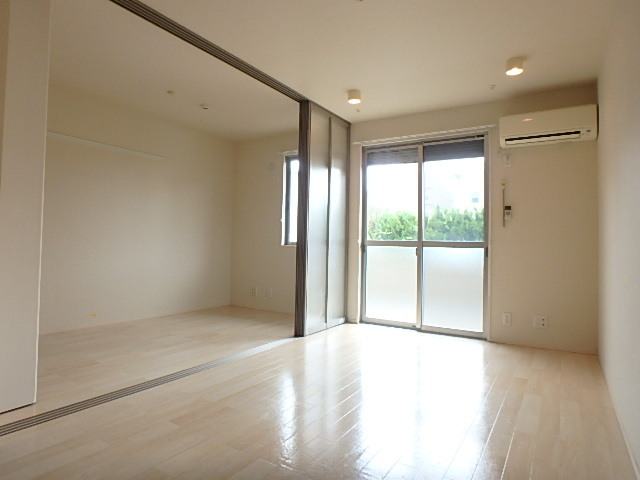 居室・リビング　照明は設備でありません