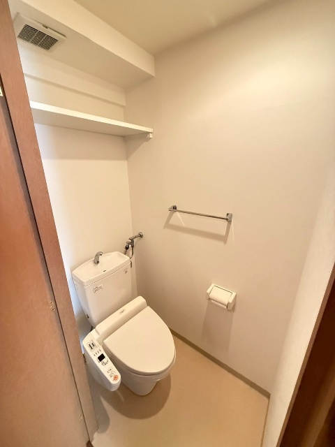 トイレ　※写真は別号室です。