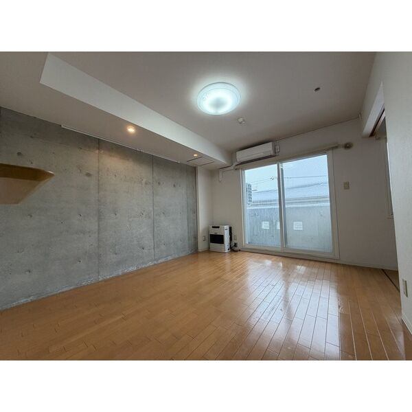 居室・リビング　※写真は別号室です。