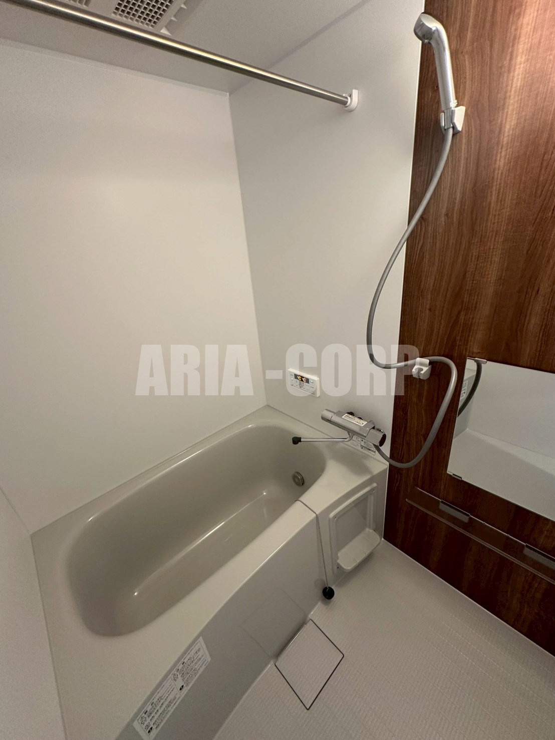 バス・シャワールーム　追焚き機能、浴室乾燥付！