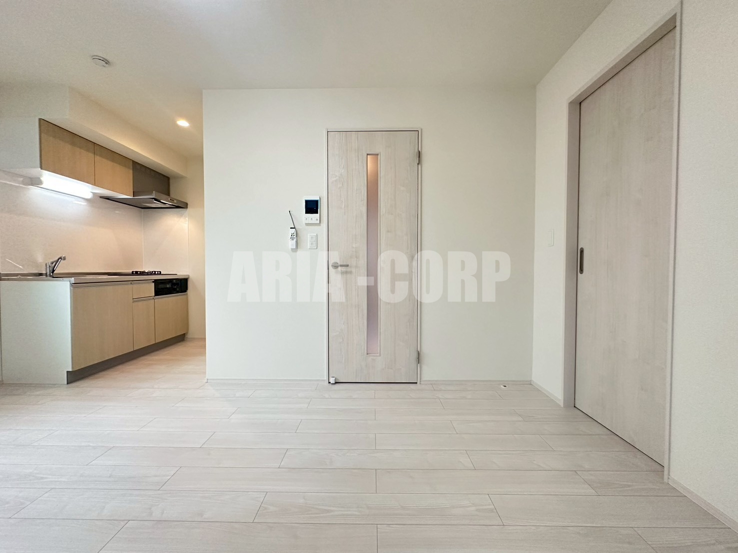 居室・リビング　白を基調とした広々お洒落なお部屋！