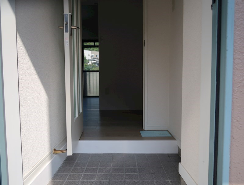 玄関　同型タイプ(302号室)