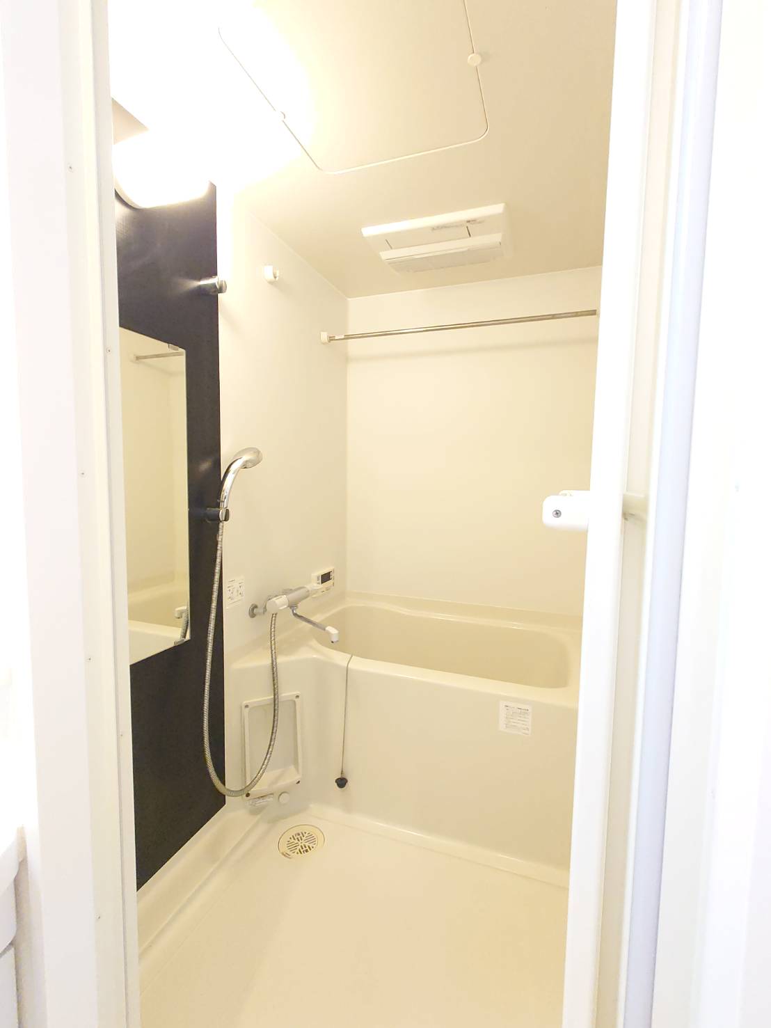 バス・シャワールーム　浴室乾燥機・追い焚き機能付き