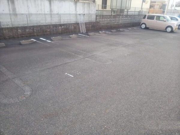 駐車場　駐車場