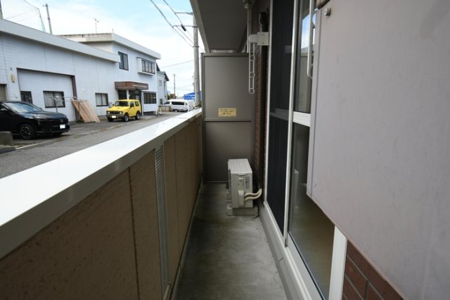 バルコニー　バルコニーからの眺めを楽しみながら食事をしませんか