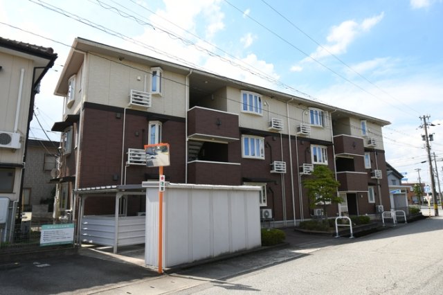 建物外観　落ち着いた雰囲気の外観です