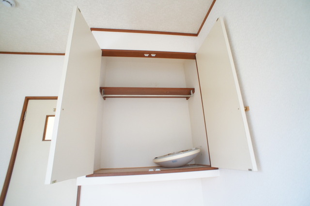 収納　収納ボックスを置いたり、工夫しながら衣類を収納できます♪