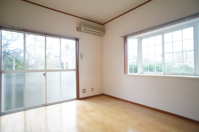 居室・リビング　２面採光なので、明るく風通しのよいお部屋です♪