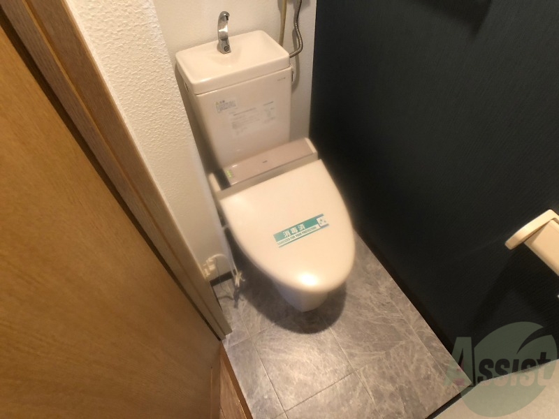 トイレ　こちらはトイレです。清潔感があり、安心して使用できます。