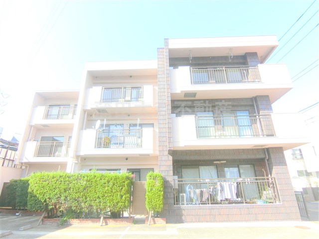 建物外観　1983年11月築　RC鉄筋コンクリート造地上3階建ての賃貸