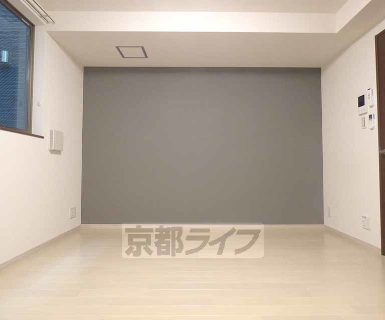 居室・リビング　落ち着いた雰囲気の洋室です。