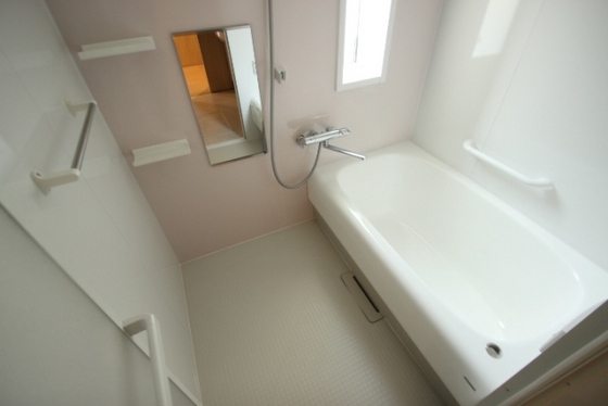 バス・シャワールーム　※別部屋の写真です