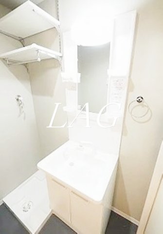 洗面設備　独立洗面台になります。