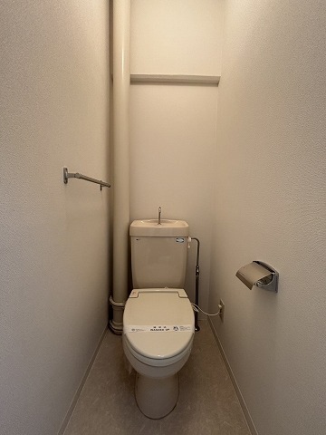 トイレ　同物件別号室のものです。