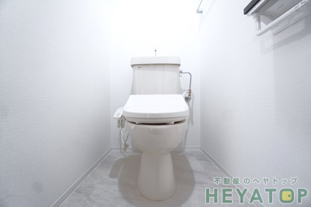 トイレ　温水洗浄便座（同仕様写真）