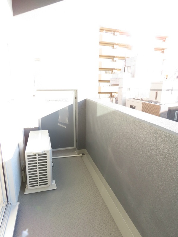 バルコニー　バルコニーからの眺めを楽しみながら食事をしませんか