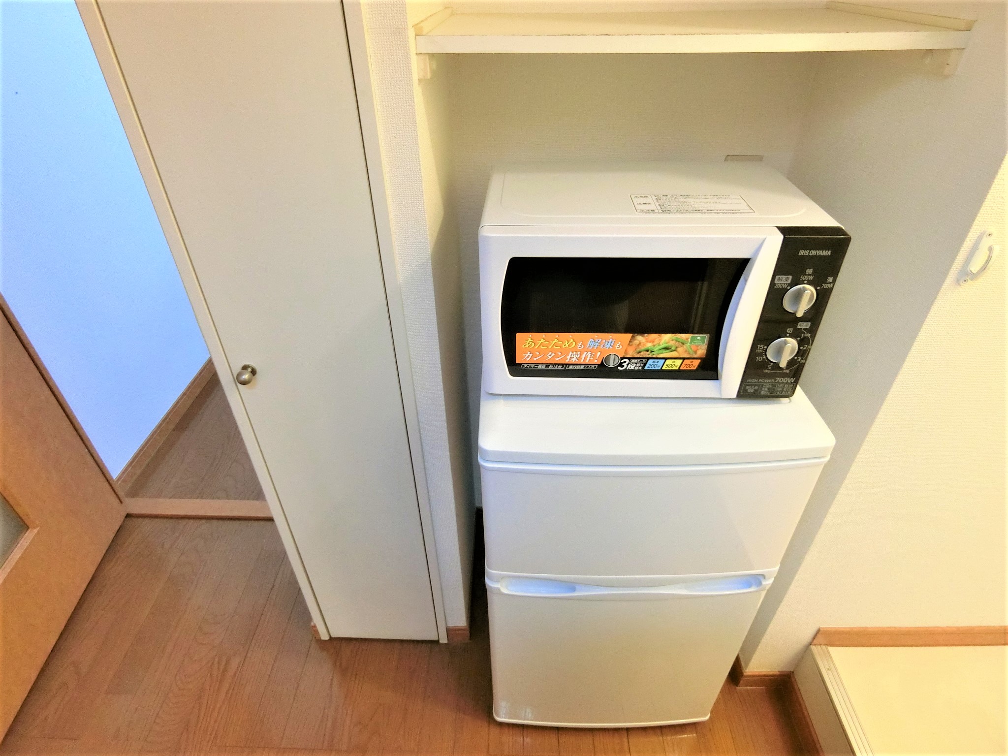 収納　キッチンには２ドア冷蔵庫・電子レンジ・収納を完備です☆