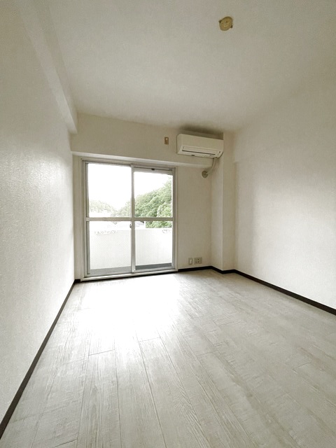 居室・リビング　４階・南向きの明るいお部屋です☆