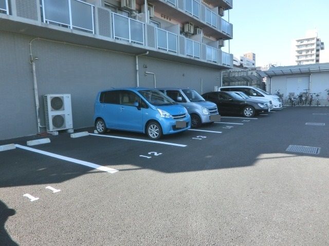 駐車場　敷地内駐車場（満車の場合は近隣でお探しします）