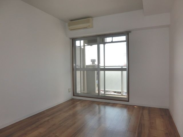 居室・リビング　フローリング張りのきれいなお部屋です