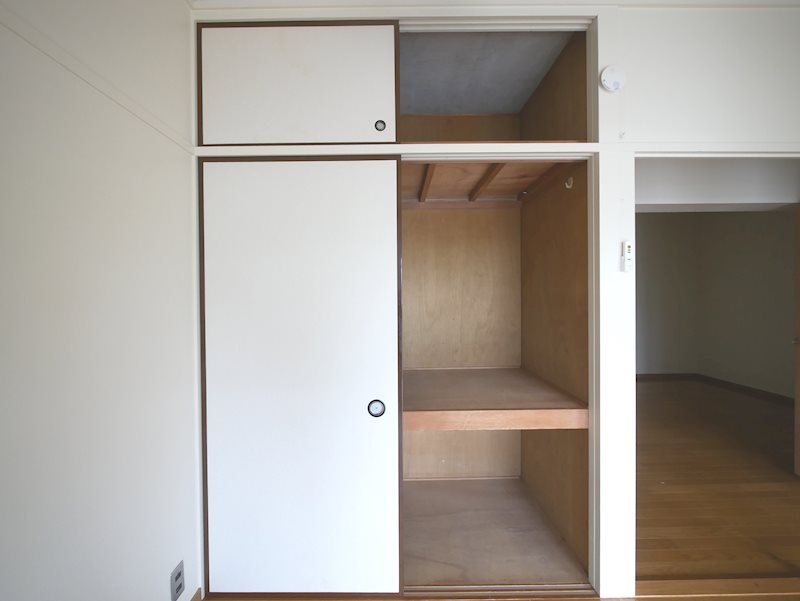 収納　西側洋室6帖