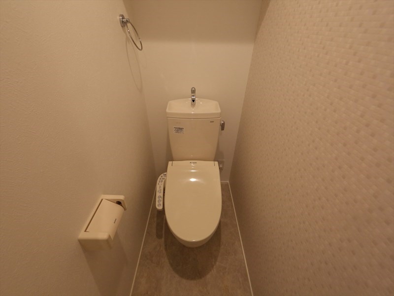 トイレ　温水洗浄暖房便座付トイレ