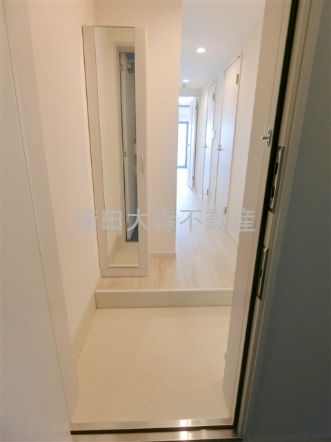 玄関　姿見鏡がうれしい玄関